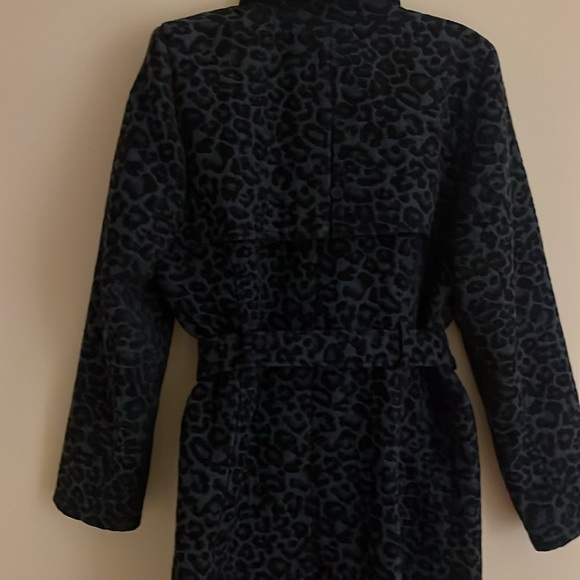 Beautiful Vintage Animal Print Blue Belted Trenchcoat by Issac Mizrahi, size 12 - Picture 5 of 5